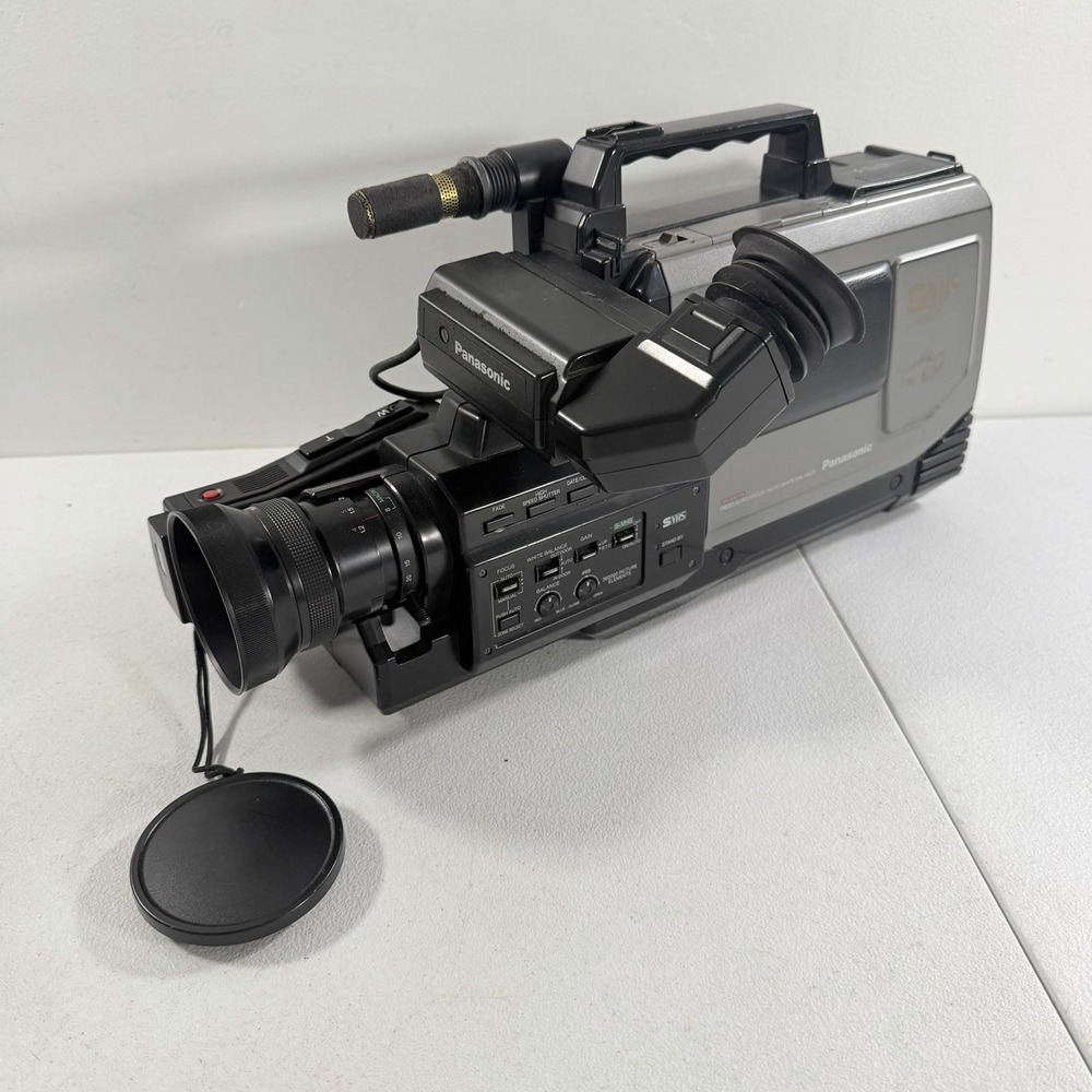 Panasonic AG-450‎ S-VHS Reporter Camcorder AS IS FOR REPAIR READ